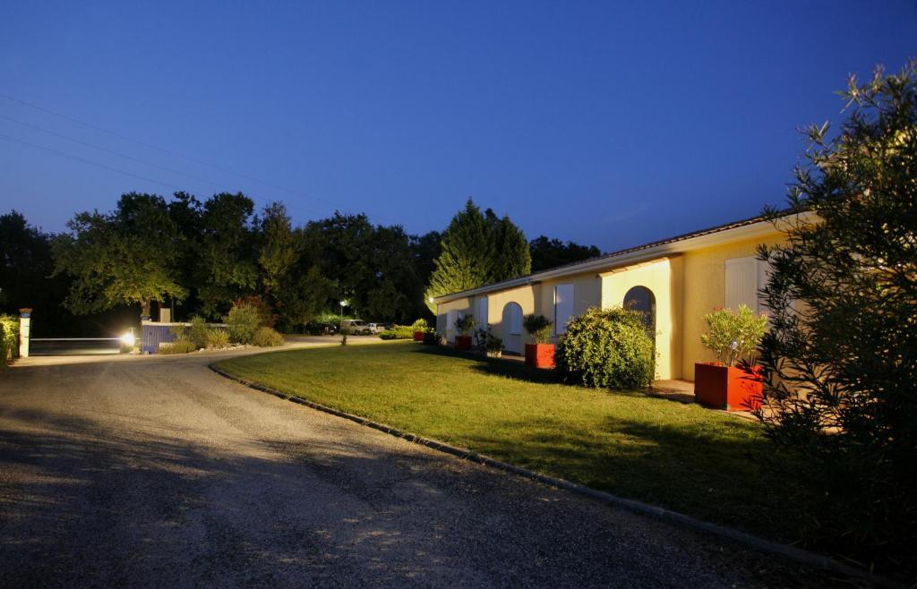 Logis Hotel Corintel Bordeaux Est Tresses ภายนอก รูปภาพ