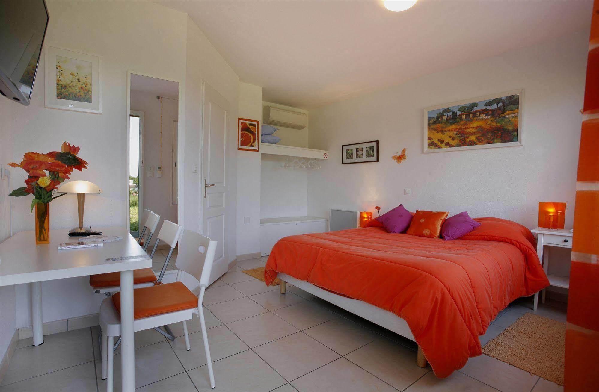 Logis Hotel Corintel Bordeaux Est Tresses ภายนอก รูปภาพ